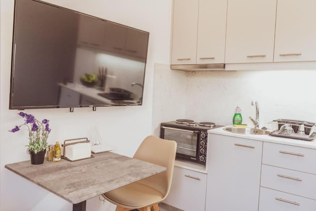 Sunny Downtown Appartment A/C Wifi C1 Heraklion Exteriör bild